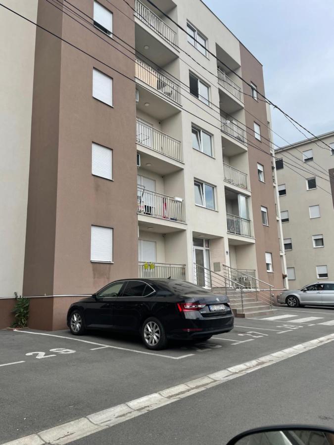 Delete 4 Apartment